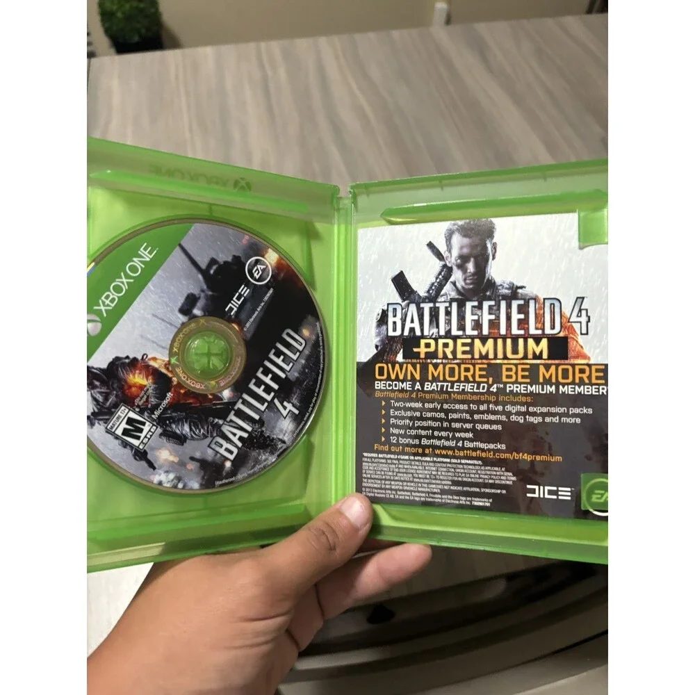 Battlefield Xbox One Game Lot - BF1 Deluxe, BFV, BF4 + 2042 Steelbook Case Only